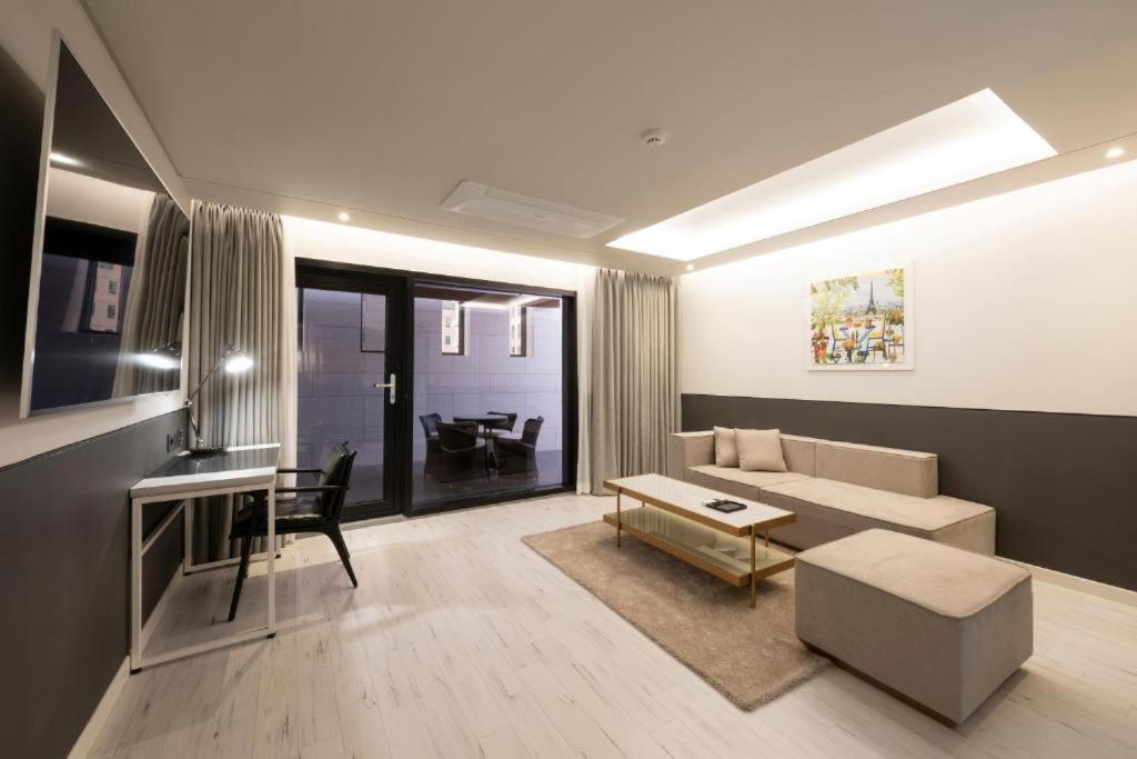 Hound Hotel Yeonsan Busan Exterior foto