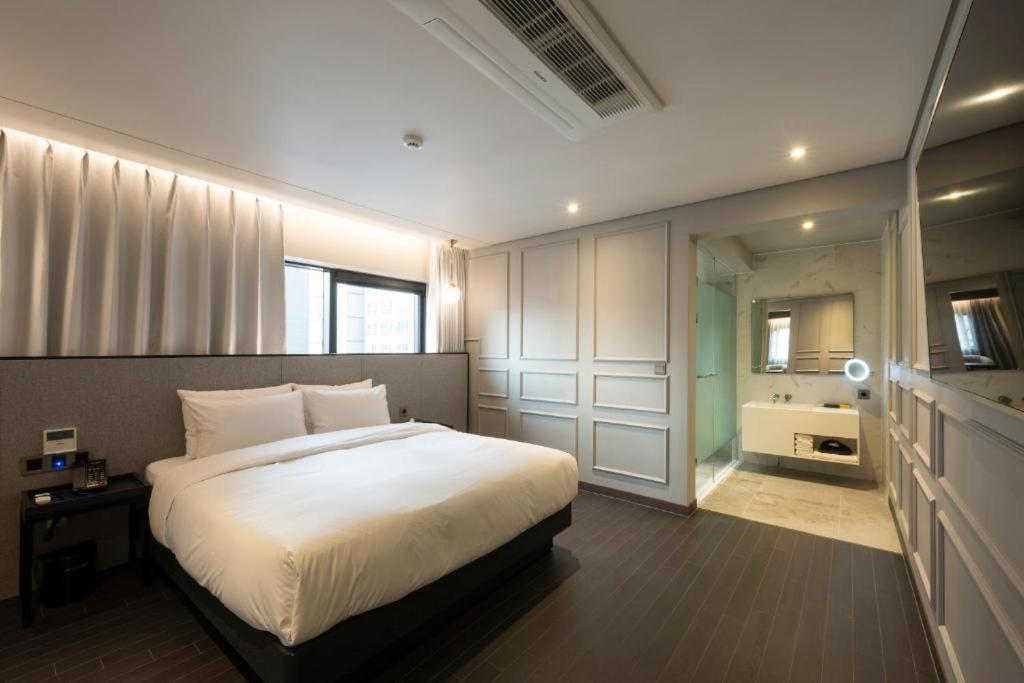 Hound Hotel Yeonsan Busan Exterior foto