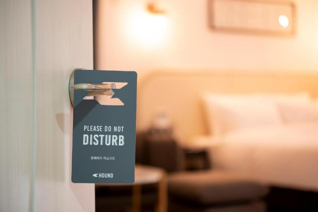 Hound Hotel Yeonsan Busan Exterior foto