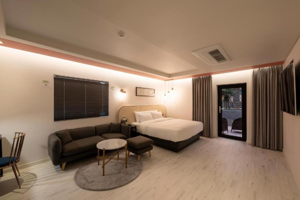 Hound Hotel Yeonsan Busan Exterior foto