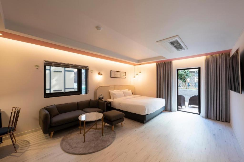 Hound Hotel Yeonsan Busan Exterior foto