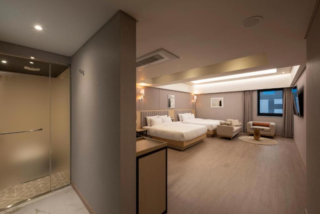 Hound Hotel Yeonsan Busan Exterior foto