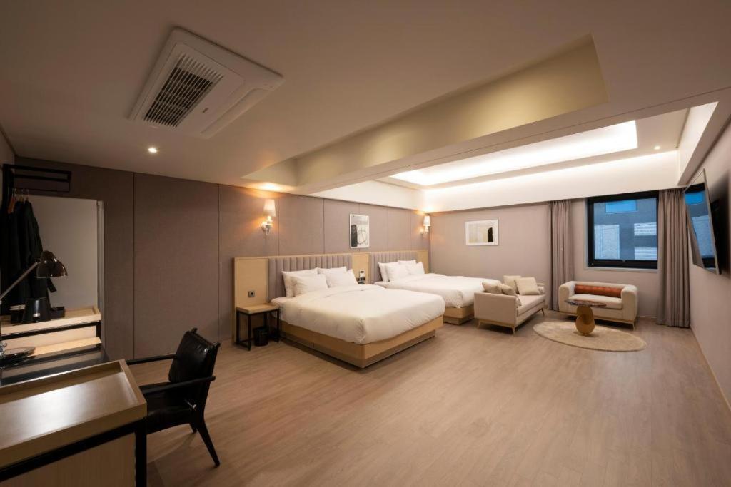 Hound Hotel Yeonsan Busan Exterior foto
