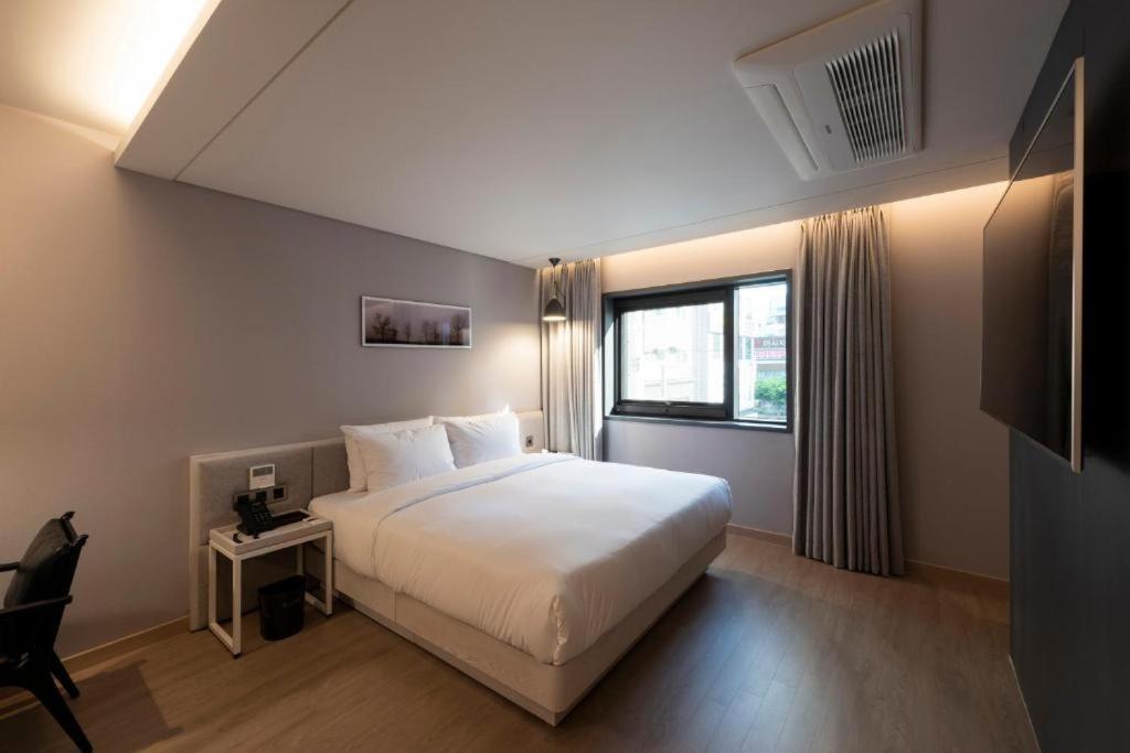 Hound Hotel Yeonsan Busan Exterior foto