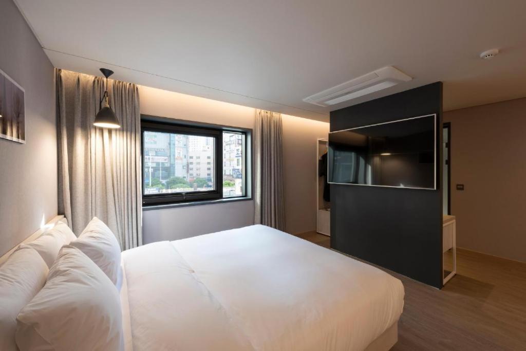 Hound Hotel Yeonsan Busan Exterior foto