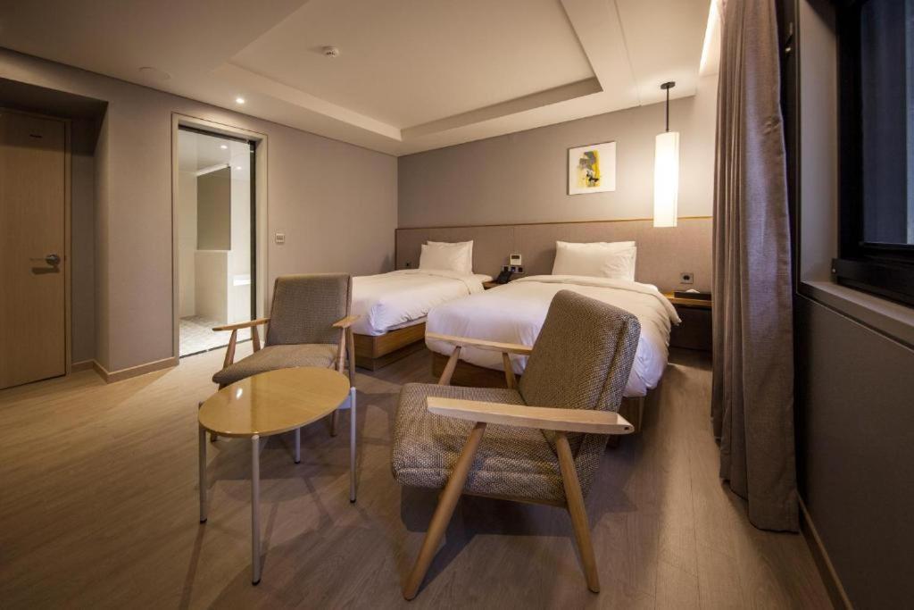 Hound Hotel Yeonsan Busan Exterior foto