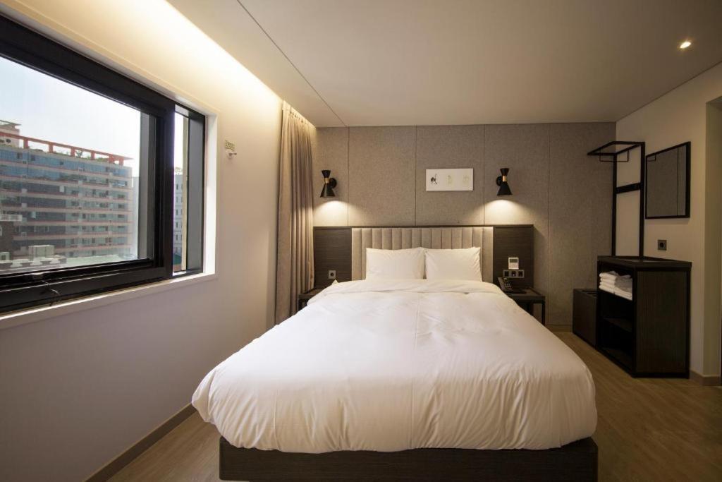Hound Hotel Yeonsan Busan Exterior foto