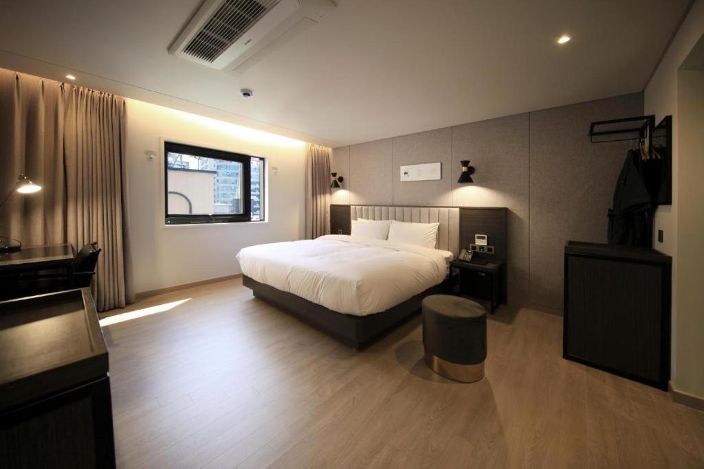 Hound Hotel Yeonsan Busan Exterior foto