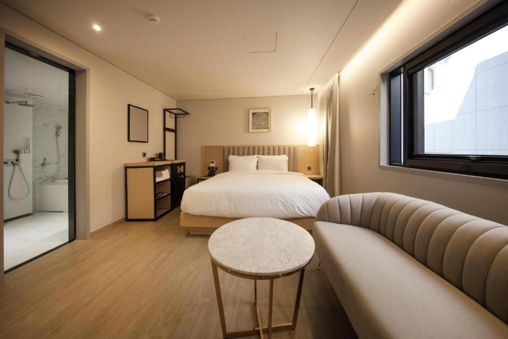 Hound Hotel Yeonsan Busan Exterior foto