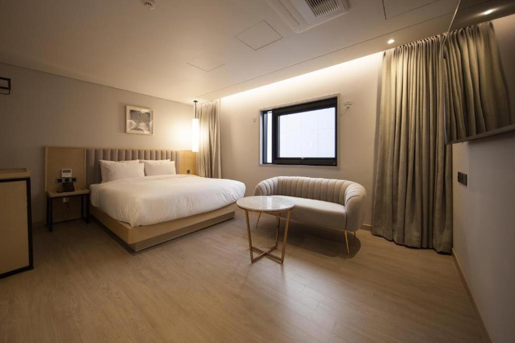 Hound Hotel Yeonsan Busan Exterior foto